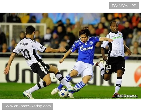 蒿俊闵用脚步丈量绿茵岁月见证中国足球奋斗与荣耀之路