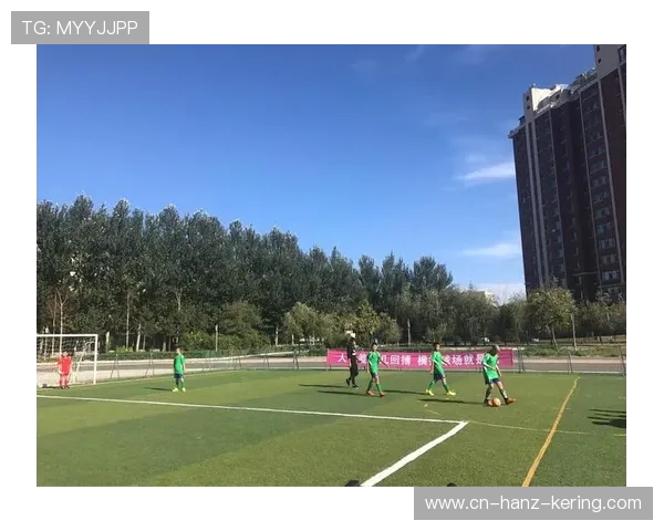 湖南湘涛足球队奋勇拼搏 力求重返顶级联赛 展现无畏拼劲与团队精神 湖南湘涛足球队奋勇拼搏 力求重返顶级联赛 展现无畏拼劲与团队精神