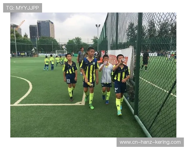 中日兰与阿贾克的巅峰对决展现足球魅力与激情的较量