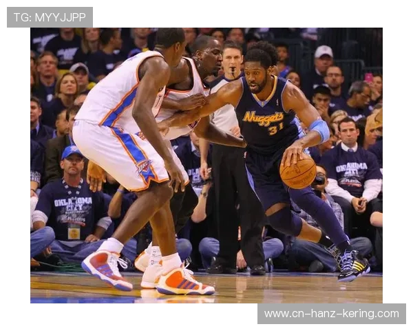 勇士险胜雷霆121比118关键时刻展现团队默契与个人能力